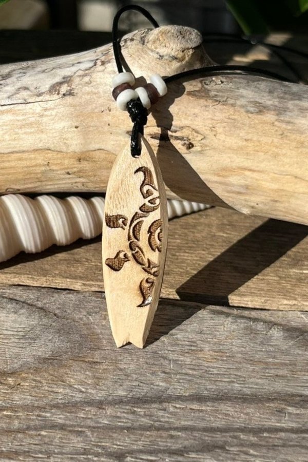 Halskette mit Surfbrett aus Eschenholz Motiv Sonne