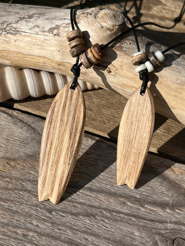 Halskette mit Surfbrett aus Eschenholz Natur